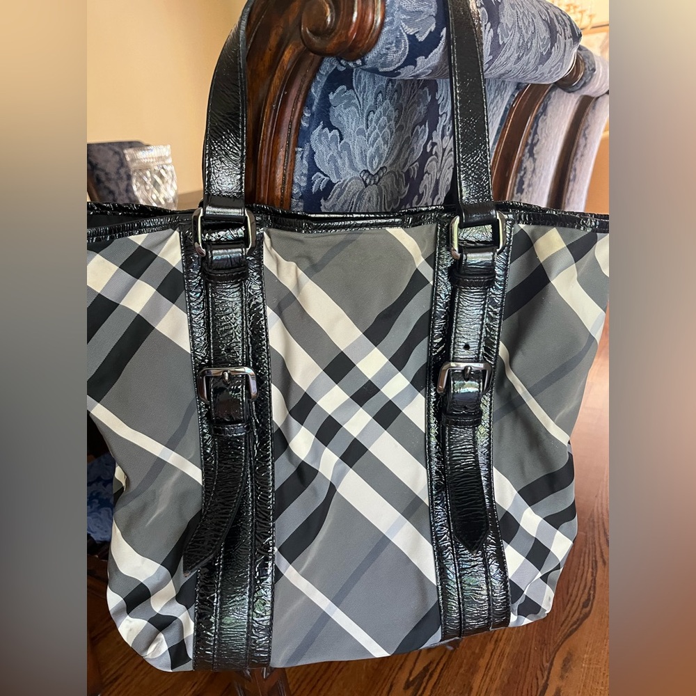 Burberry Lowry Plaid Black Beat Check Tote Shoulder Bag with Dust Bag - Picture 2 of 16